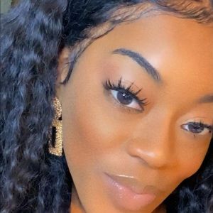 Meet your Posher, Maya